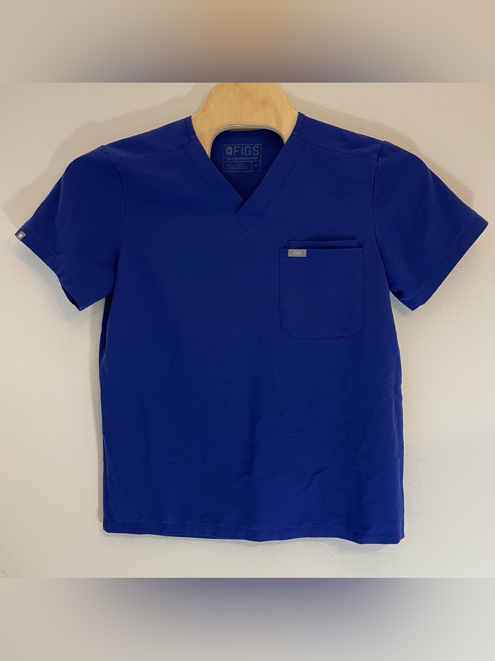 FIGS Men’s Scrub Top size M Leon Three Pockets Royal Blue FM1500 1216
